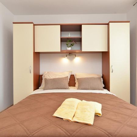Apartments Violete 742 プーラ エクステリア 写真