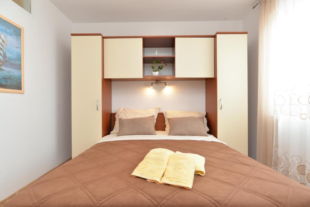 Apartments Violete 742 プーラ エクステリア 写真