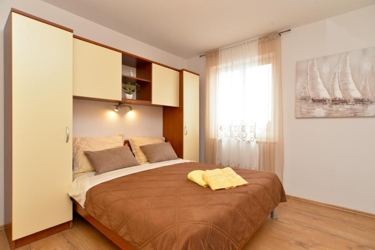 Apartments Violete 742 プーラ エクステリア 写真