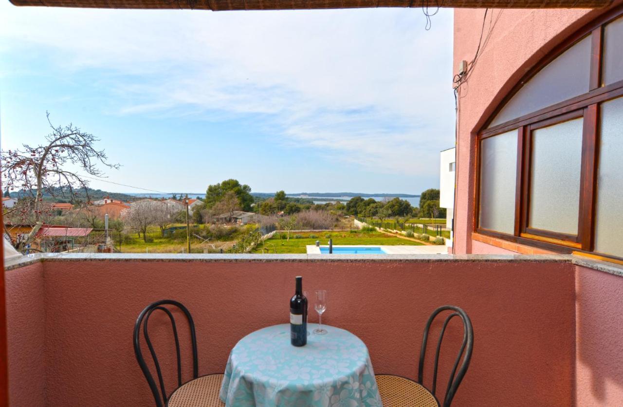 Apartments Violete 742 プーラ エクステリア 写真