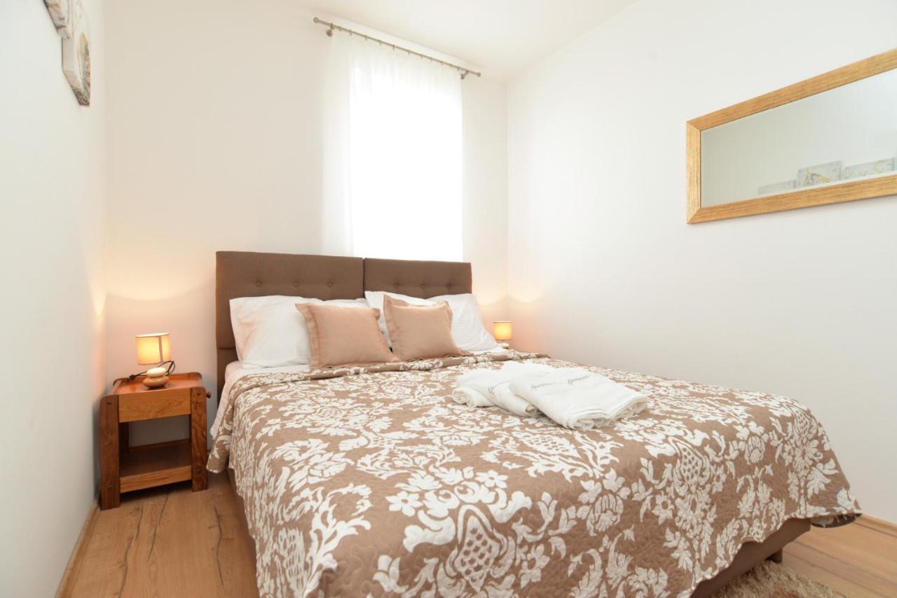 Apartments Violete 742 プーラ エクステリア 写真