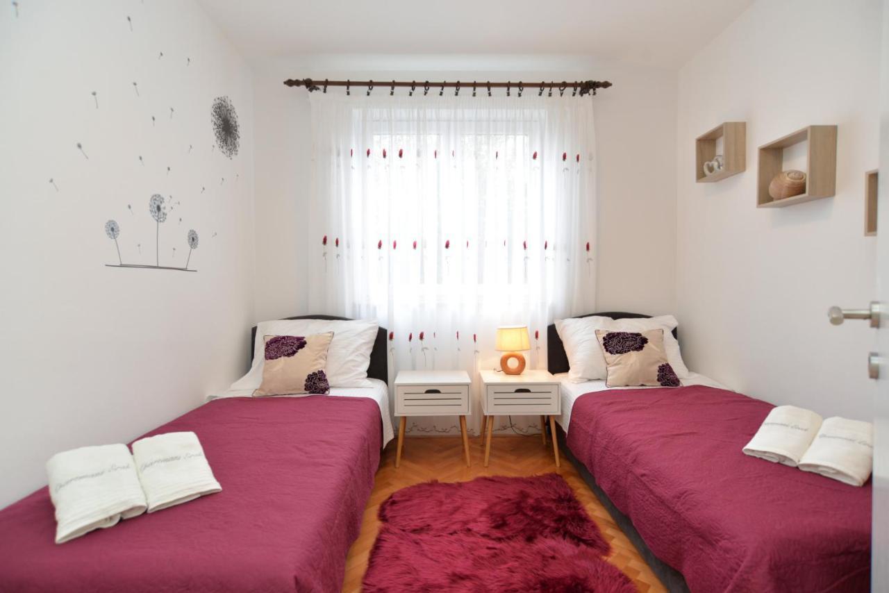 Apartments Violete 742 プーラ エクステリア 写真