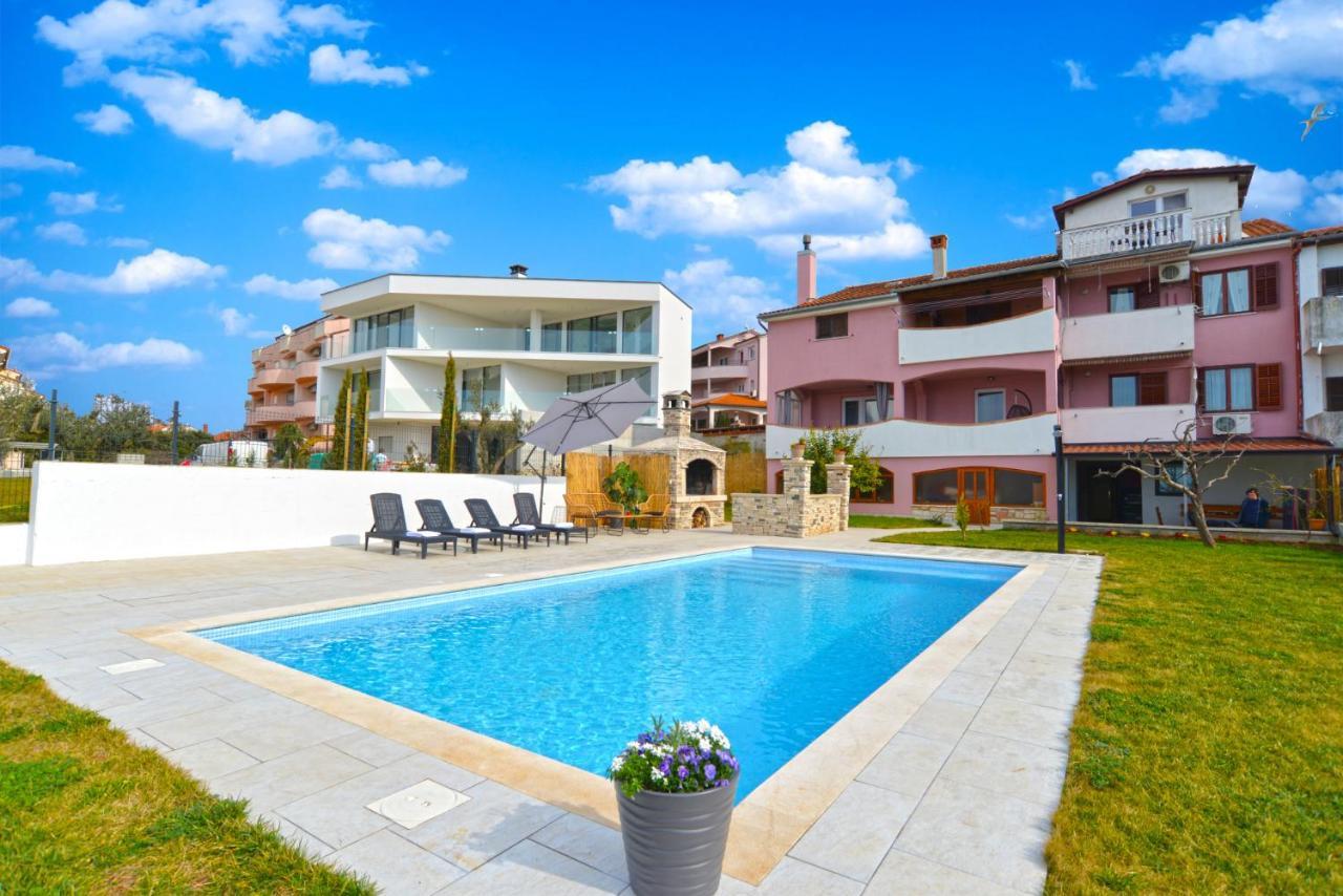 Apartments Violete 742 プーラ エクステリア 写真